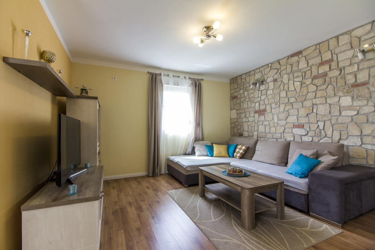 Apartman Maxim Apartment Пула Екстериор снимка