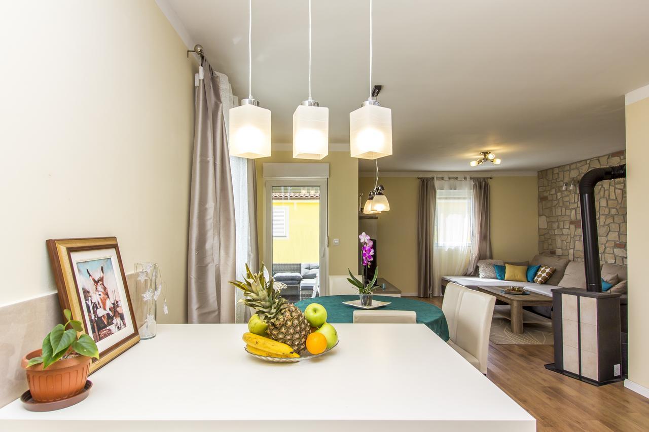 Apartman Maxim Apartment Пула Екстериор снимка