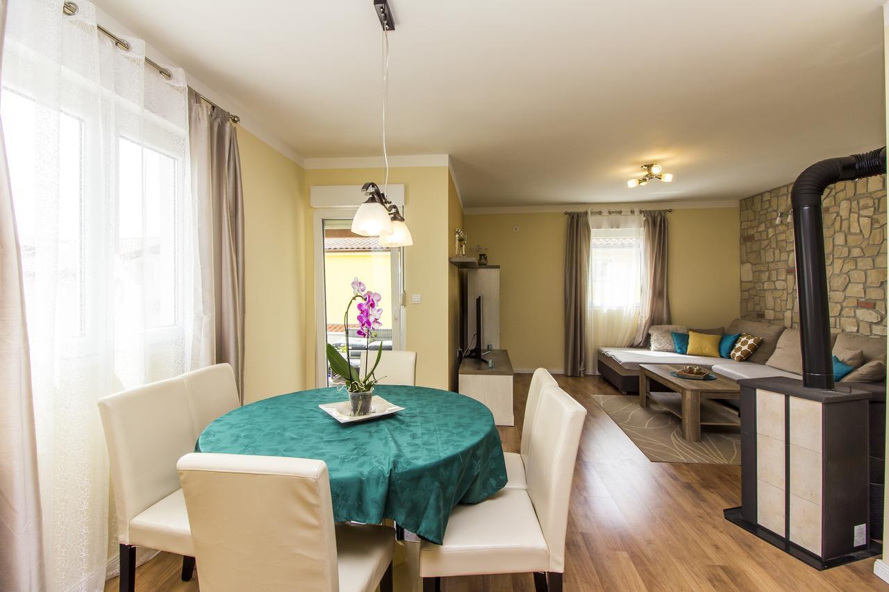 Apartman Maxim Apartment Пула Екстериор снимка