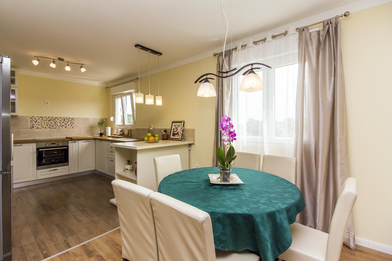 Apartman Maxim Apartment Пула Екстериор снимка